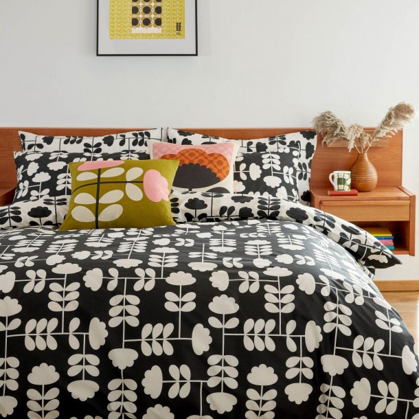 Orla Kiely bed set. Floral Cut Stem print by Orla Kiely. Characteristic stem. Reversible, black and warm cream.
