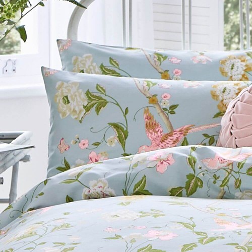 Set de cama Summer Palace, azul verdoso. Paisaje de jardines orientales de flores y aves de colores suaves. En varios tamaños.