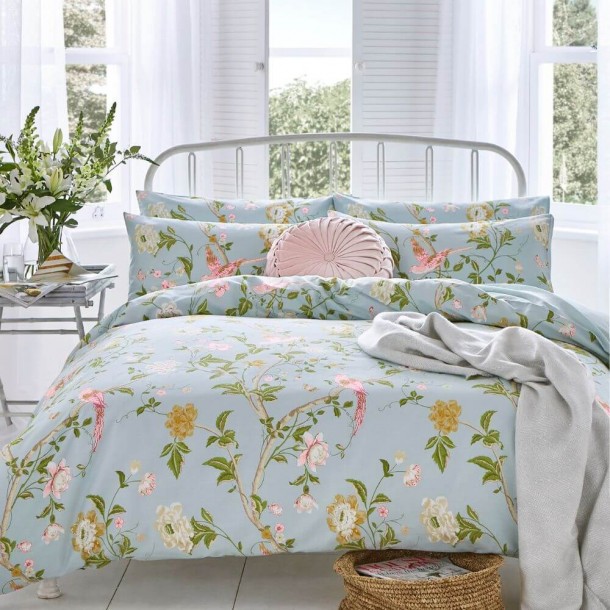 Set de cama Summer Palace, azul verdoso. Paisaje de jardines orientales de flores y aves de colores suaves. En varios tamaños.