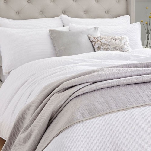 Phoebe bedding set, checkered texture. In white with a cotton blend, by Laura Ashley.