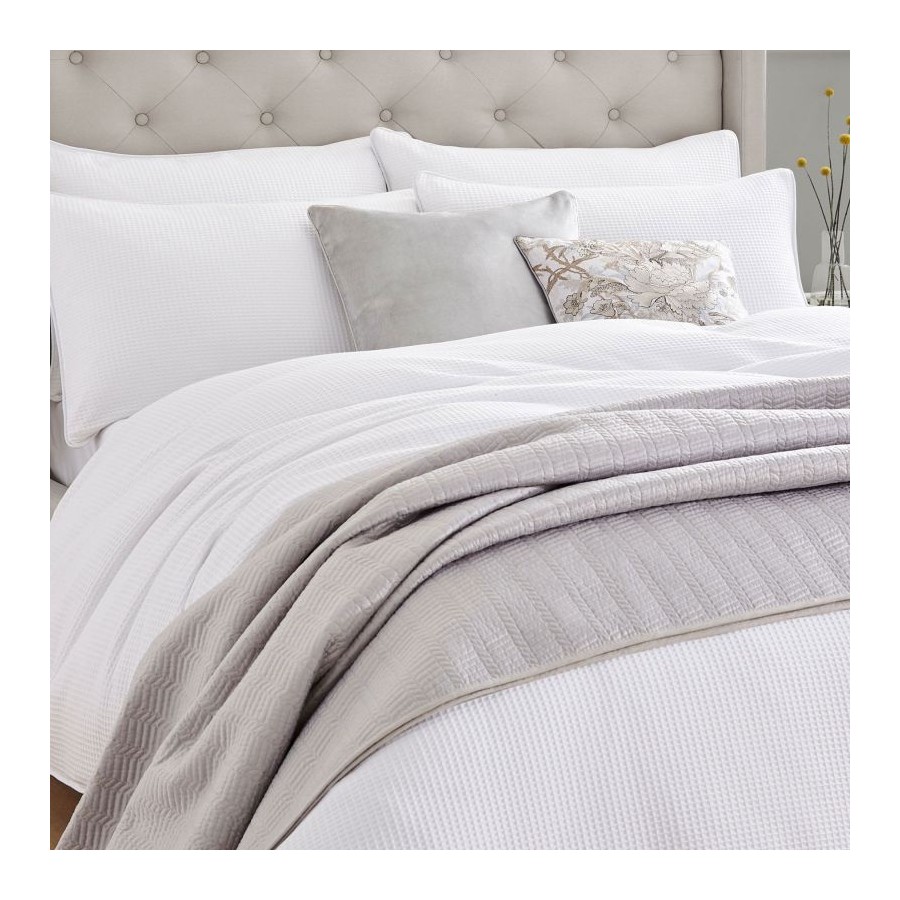 Phoebe bedding set, checkered texture. In white with a cotton blend, by Laura Ashley.