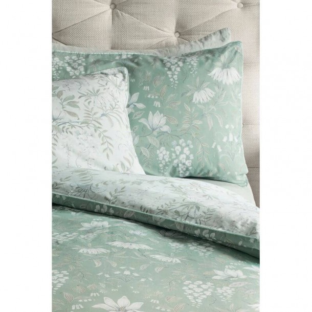 Parterre print, Laura Ashley. White flowers and leaves in a garland, sage. Breathable pure cotton. Reversible.