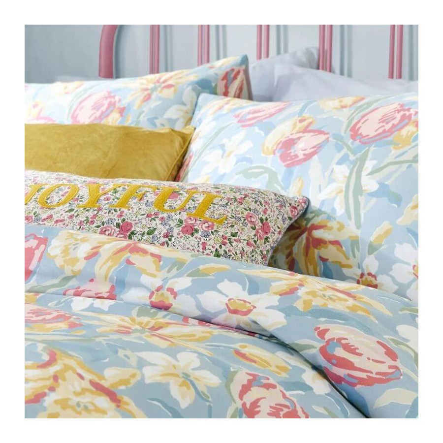 Set Tulips, Laura Ashley, in shades of blue, yellow and pink. Colored tulips and daffodils, with smooth backs. Reversible.