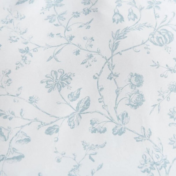 Aria floral print bedding set, Laura Ashley. Pure percale cotton, 200 thread count. Bows on the edges and eucalyptus color.