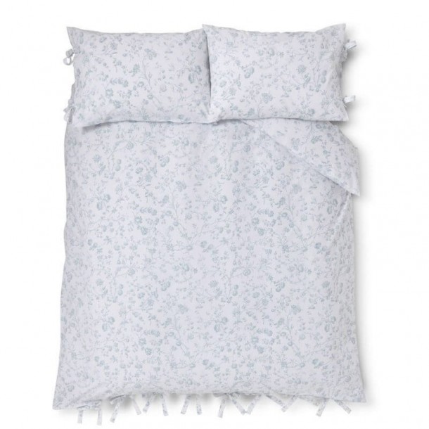Set de cama Aria con estampado floral, Laura Ashley. Algodón percal puro, 200 hilos. Lazos en los bordes y color eucalipto.