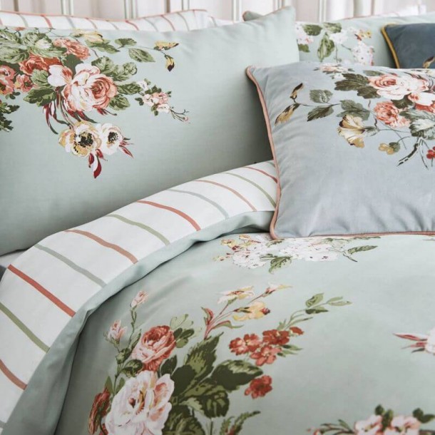 Set de cama Rosemore estilo rústico, Laura Ashley. Algodón percal 200 hilos, en verde salvia. Estampado de bouquet de flores.