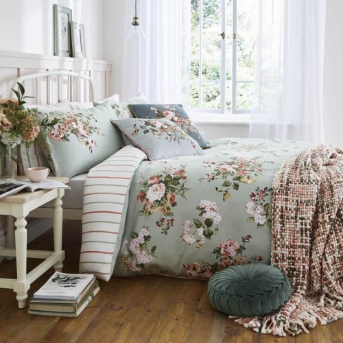 Set de cama Rosemore estilo rústico, Laura Ashley. Algodón percal 200 hilos, en verde salvia. Estampado de bouquet de flores.