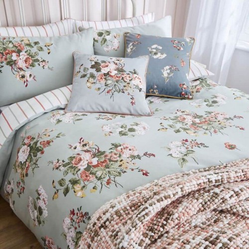 Set de cama Rosemore estilo rústico, Laura Ashley. Algodón percal 200 hilos, en verde salvia. Estampado de bouquet de flores.