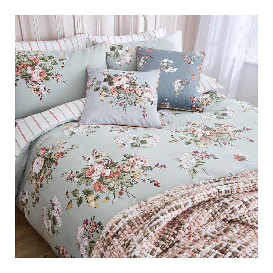 Set de cama Rosemore estilo rústico, Laura Ashley. Algodón percal 200 hilos, en verde salvia. Estampado de bouquet de flores.