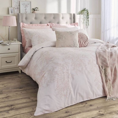 Set de cama Picardie de belleza clásica. Mezcla de algodón, con estampado floral rosa suave. Reversible.