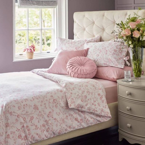 Set de cama Aria Rosa, de Laura Ashley. Estampado floral romántico, rosa maquillaje. Algodón puro y reversible.