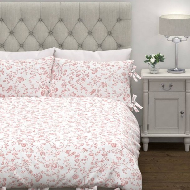 Aria Pink bedding set, by Laura Ashley. Romantic floral print, pink makeup. Pure and reversible cotton.