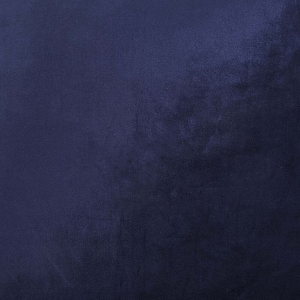 Cojín de terciopelo Nigella, de Laura Ashley en tono azul noche. Cuadrado 50 x 50 cm. Relleno incluido.