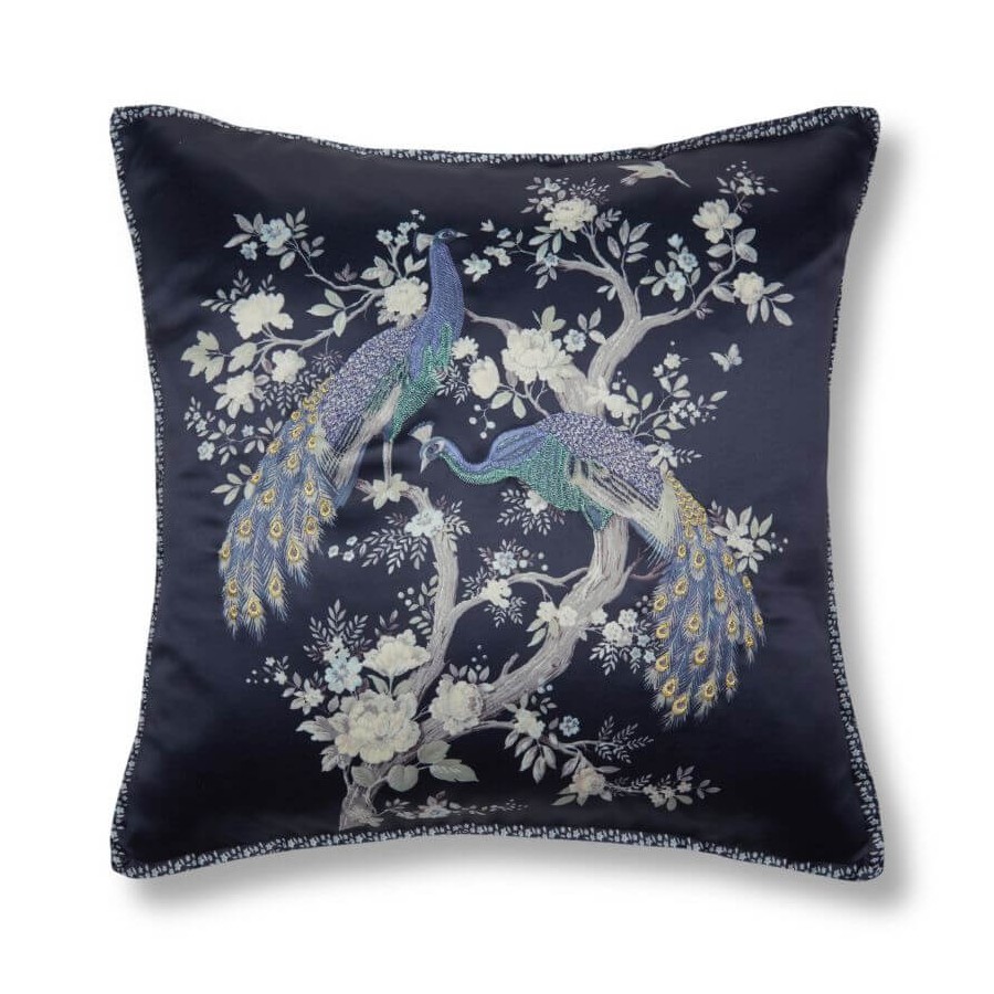 In blue, Belvedere cushion embroidered with peacocks and midnight background. Includes feather padding. It measures 50 x 50 cm