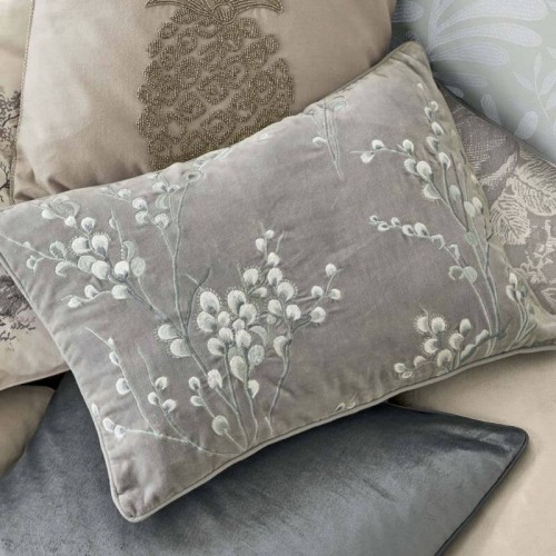 Embroidered cushion, Laura Ashley. Steel gray background and white flowering cotton branches. Includes padding. 35x50cm.