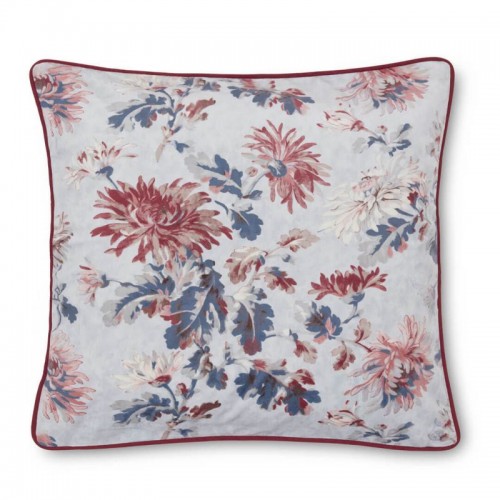 Beautiful red flowers, with crimson edging. Print Maryam, Laura Ashley. Includes feather padding and measures 50 cm x 50 cm.