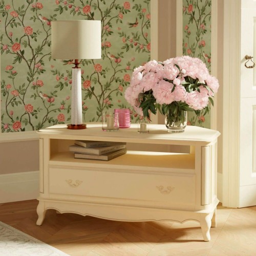 Low furniture for TV, with wide drawer. Provencale Collection, Laura Ashley. classic design. Ivory finish with patina.