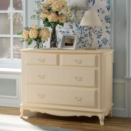 Laura Ashley Provencale 4 Drawer Chest. Classic with contoured legs, with carvings. Ivory finish with patina.