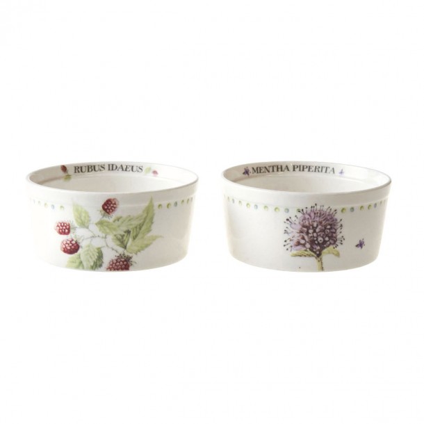 Set of 2 round ovendishes in giftbox, with a lovely floral design.