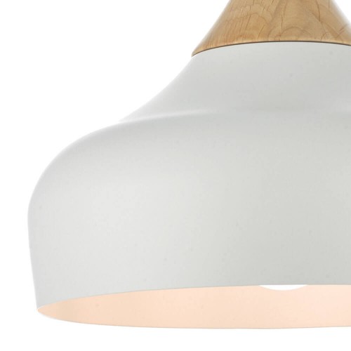 Lámpara con plafón Gaucho de metal blanco satinado con detalle de tapa en madera. Ajustable.