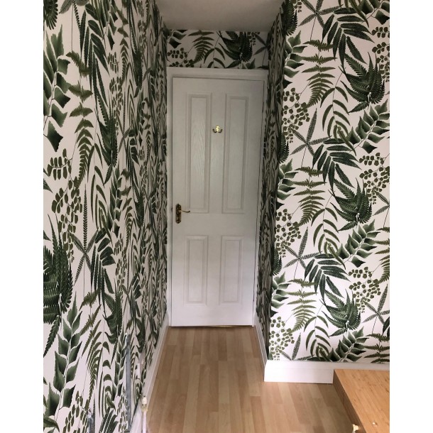 Papel Pintado Midsummer verde en un proyecto de @purebrilliantdecorating (Instagram)
