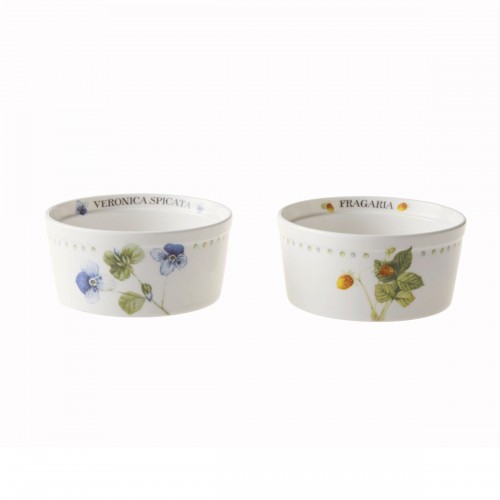 Set of 2 round ovendishes in giftbox, with a lovely floral design.