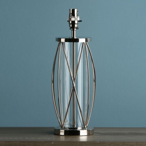 Base de lámpara Beckworth pequeña de Laura Ashley. Diseño moderno tipo farol. Acabada en níquel pulido y cristal transparente.