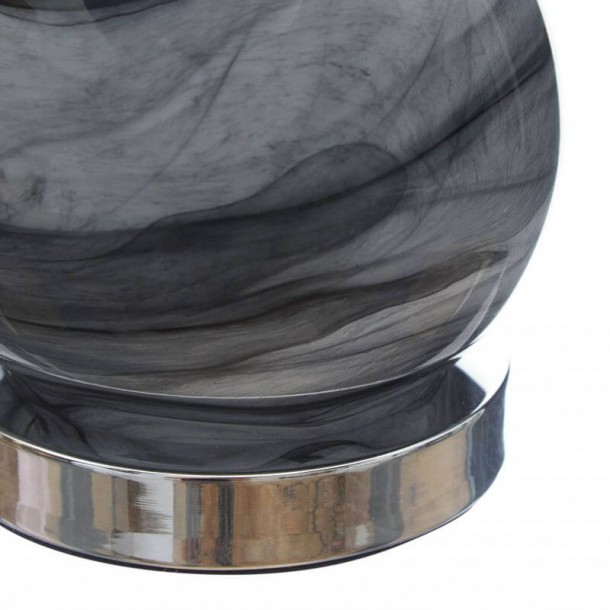Lámpara de mesa Swirl de cristal y cromo de Laura Ashley. Forma de gota y pantalla de tambor gris.
