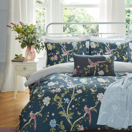 Estampado Summer Palace, aves y flores, fondo azul oscuro, Laura Ashley. Funda nórdica y 1 ó 2 fundas de almohada.