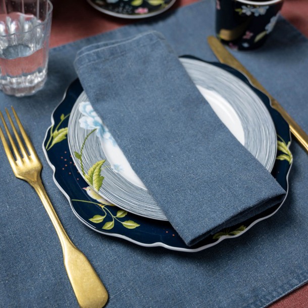 Vintage Wild Clematis Collection, Laura Ashley. Blue napkin: 40% Cotton, 30% Linen, 30% Polyester.