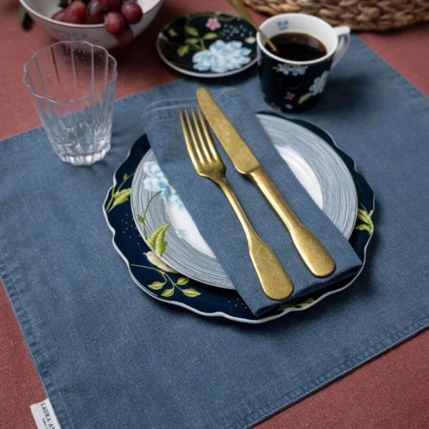 Vintage Wild Clematis Collection, Laura Ashley. Blue table mat: 40% Cotton, 30% Linen, 30% Polyester.