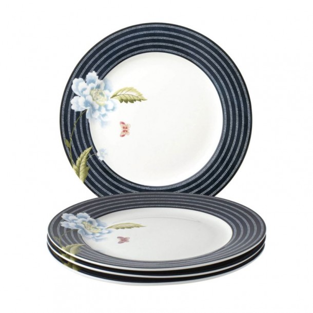 4 Heritage Candy Midnight 20cm Plates, Laura Ashley. Gift box. Made of porcelain.