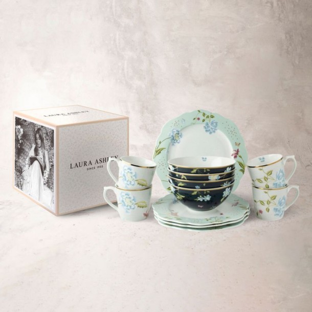 Composed of: 4 35 cl mugs, 4 80 cl bowls and 4 24.5 cm plates. Gift box. Made of porcelain.