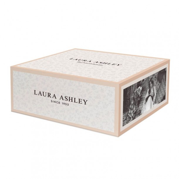4 Night Blue Heritage Mugs of 35 cl, by Laura Ashley. In a gift box. Made of porcelain.