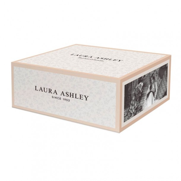 4 Heritage Midnight Striped Mugs 35cl, Laura Ashley. In a gift box. Made of porcelain.