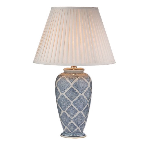 Base de lámpara cerámica con estampado geométrico en tonos azules.