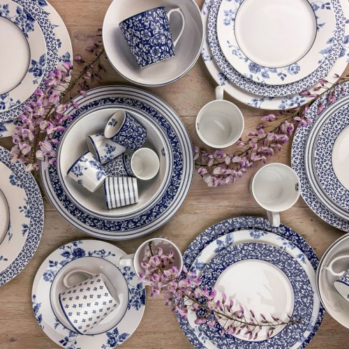 Vajilla azul de Laura Ashley Blueprint. Set de 12 piezas: 4 platos de 23 cm, 4 cuencos de 16 cm, 4 tazas de 35 cl.