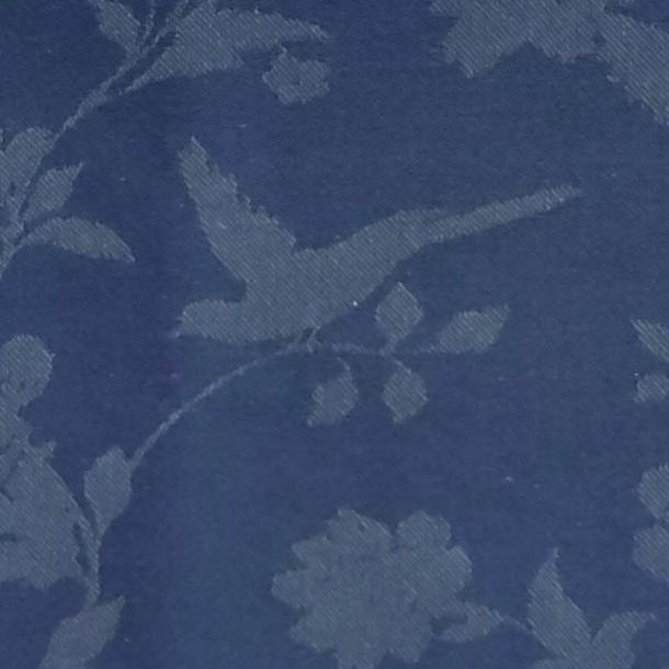 Night blue tablecloth. Heritage Collection, Laura Ashley. 100% cotton. 50cm x 35cm. Machine wash up to 40º C. Jacquard.