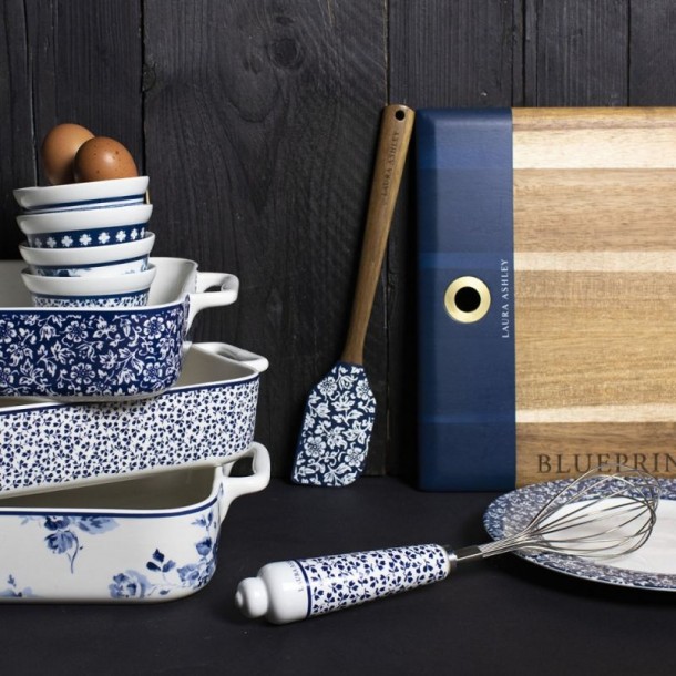 Floris spatula. In silicone and wooden handle. Blueprint Collection, by Laura Ashley. Complete the collection.