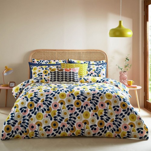 Orla Kiely bed set. Vintage 60's stylized flowers, with a modern touch. Warm ocher, pink and navy blue.