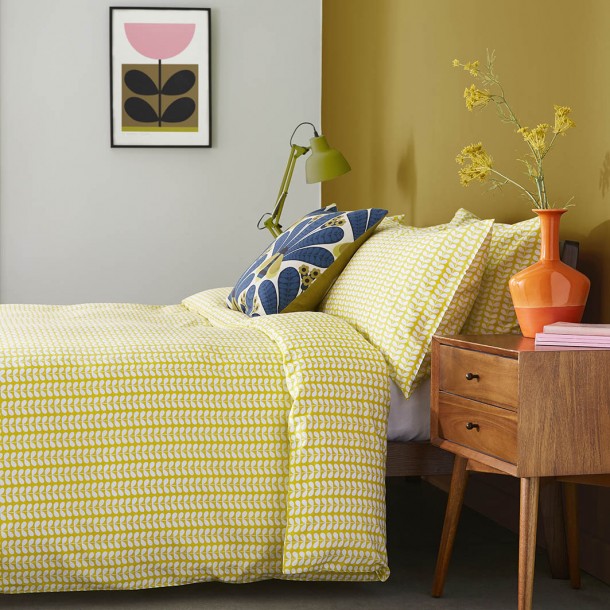 Orla Kiely bed set. Tiny Stem luminous design, in a stimulating yellow tone.